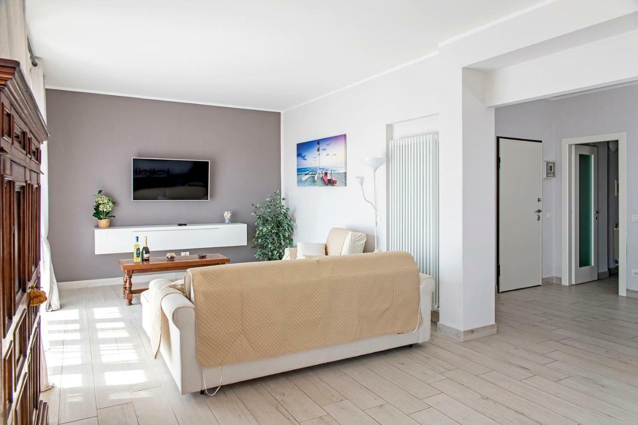 Appartamento Alex Vista Mare Lido di Camaiore Exterior foto